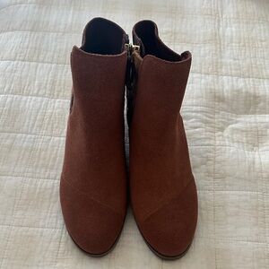 NWT Toms Wedge Booties
